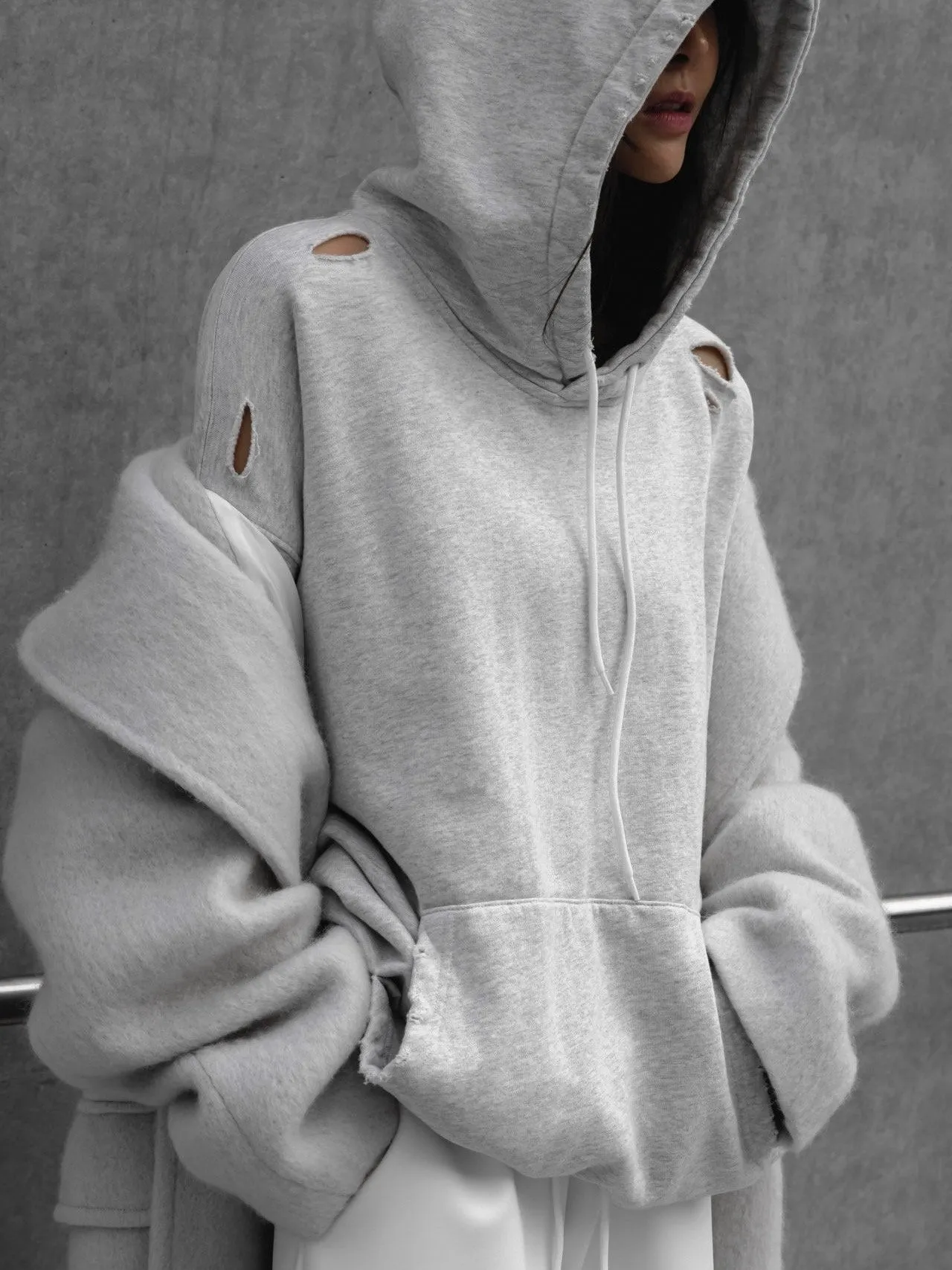 OVERSIZED CUTTED DETAIL HOODIE